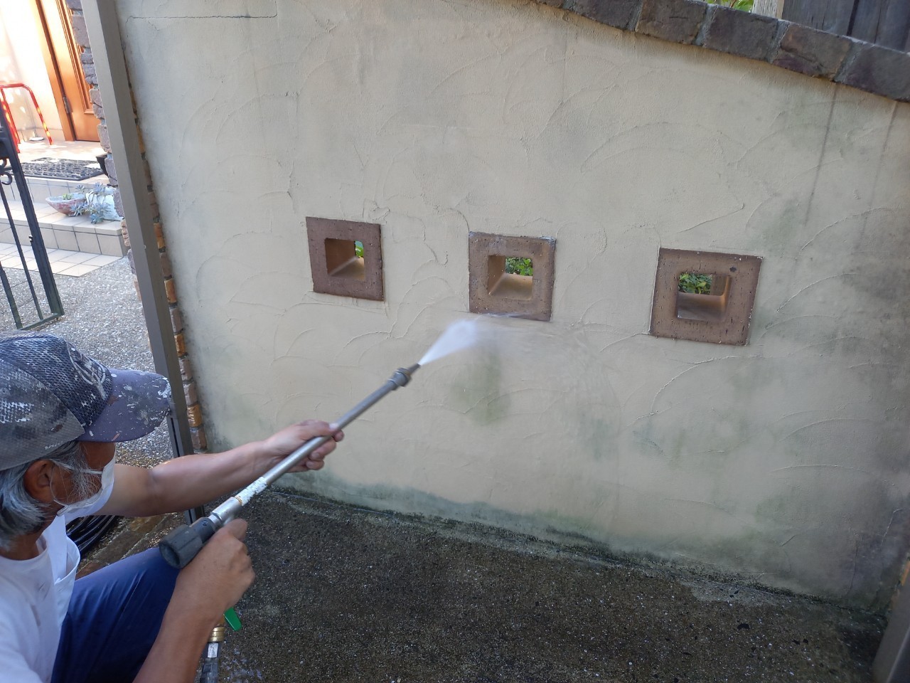 高圧洗浄の様子