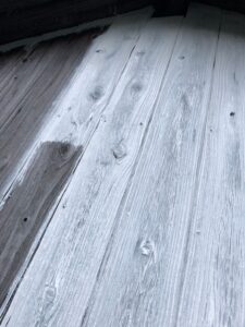ケレン作業が終われば、下塗り塗装