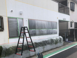 埼玉県さいたま市緑区にて行ったテナント塗装工事の様子