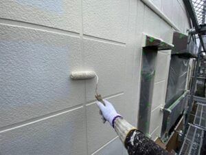 外壁塗装ではアステックペイント社の「シリコンREVO1000」を使用