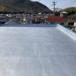 岐阜県岐阜市にて行った陸屋根防水塗装工事の様子