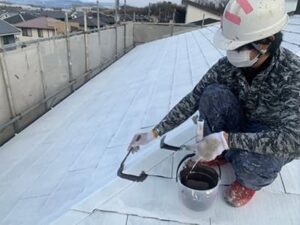屋根塗装を進めて完工