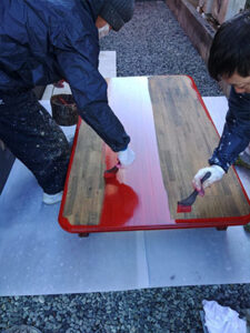 『VATON（バトン） ウッドプロ』という木部専用の塗料を使用