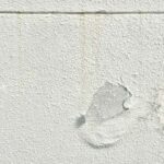 外壁塗膜の剥がれ・膨れはなぜ起こる？原因と対処法を徹底解説