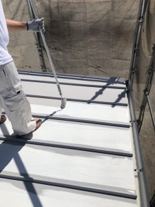 屋根塗装の様子