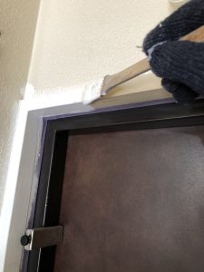 木枠の塗装の様子