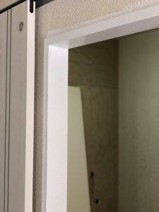 木枠の塗装の様子