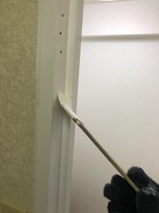 木枠の塗装の様子
