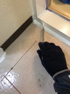 木枠の塗装の様子