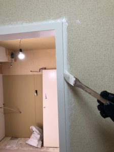 木枠の塗装の様子