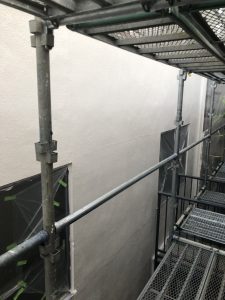 外壁の中塗り