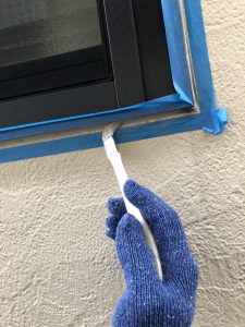 シーリングのプライマーを塗布