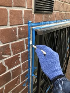 シーリングのプライマーを塗布