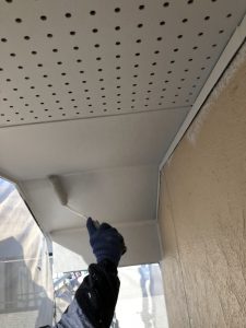軒天の下塗り