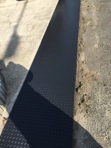 敷き鉄板の塗装完了