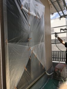 外壁　吹き付け作業