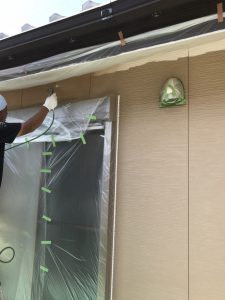 外壁　吹き付け作業