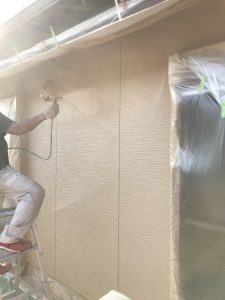 外壁　吹き付け作業