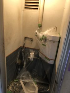 トイレ内の塗装