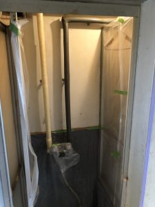 トイレ内の塗装