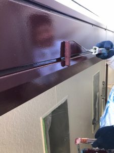 パラペットの塗装の様子