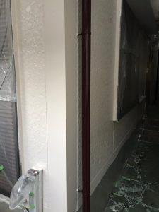 縦樋の塗装の様子