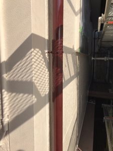 縦樋の塗装の様子