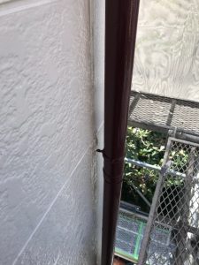 縦樋の塗装の様子