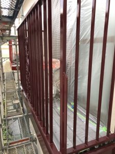 ベランダの手摺の塗装の様子