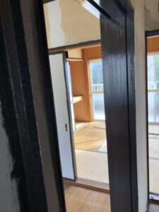 松本市にて室内塗装～木部塗装～