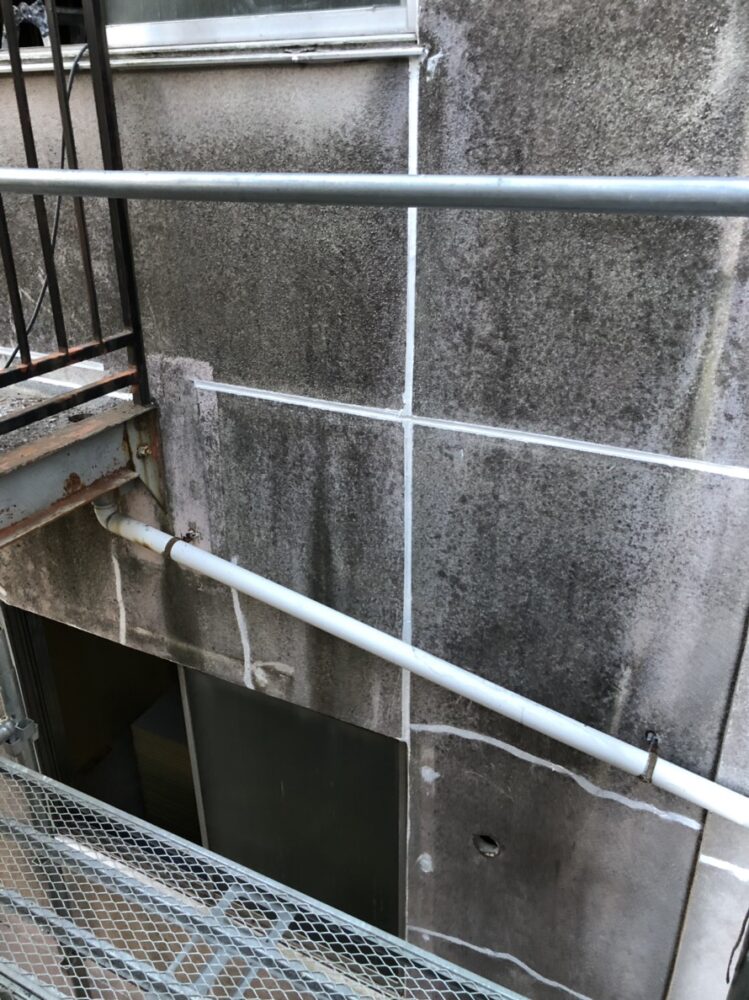 松本市にて外壁塗装〈外壁・鉄骨階段・塔屋・室内塗装など〉 施工前写真