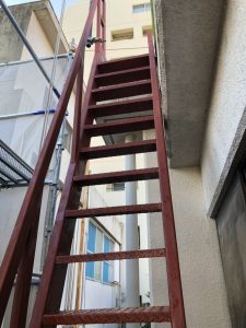 鉄骨階段の錆止め塗装