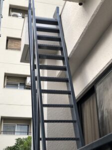 松本市にて外壁塗装〈外壁・鉄骨階段・塔屋・室内塗装など〉　施工後写真