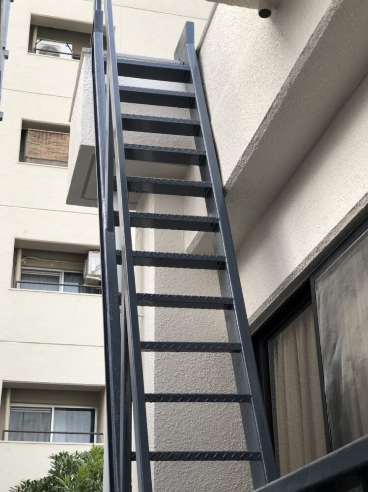 松本市にて外壁塗装〈外壁・鉄骨階段・塔屋・室内塗装など〉 施工後写真