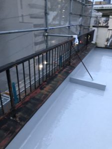 屋上の手摺塗装