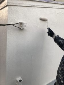 塔屋の塗装の上塗り