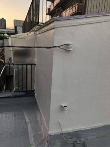 塔屋の塗装の上塗り
