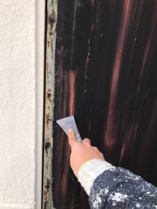 塔屋の鉄扉のケレン施工