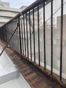 屋上の手摺塗装