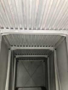 塔の屋内の塗装