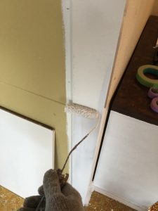 木枠部の中塗り