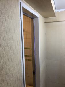 木枠部の上塗り