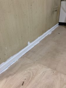 木枠部の上塗り